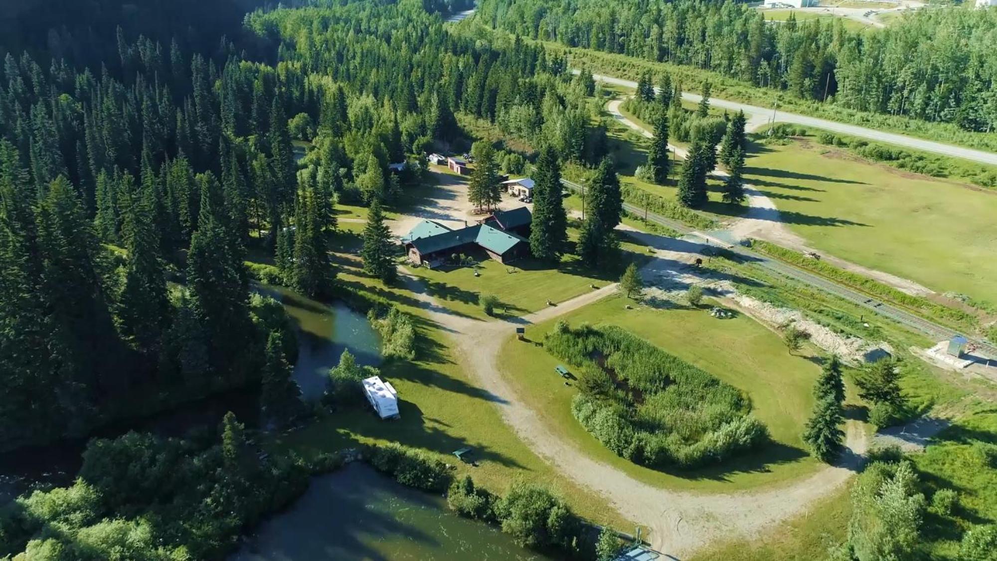 Summit River Lodge & Campsites Valemount Exteriér fotografie